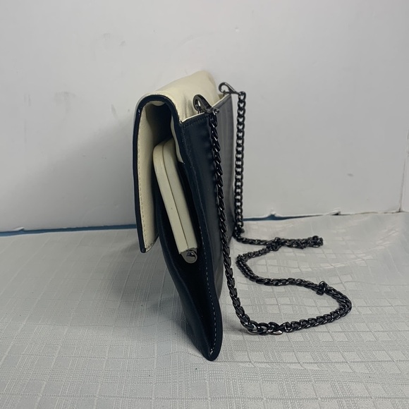 Pour La Victoire Frame Clutch in Black/White
Color:Black & White - Picture 2 of 10